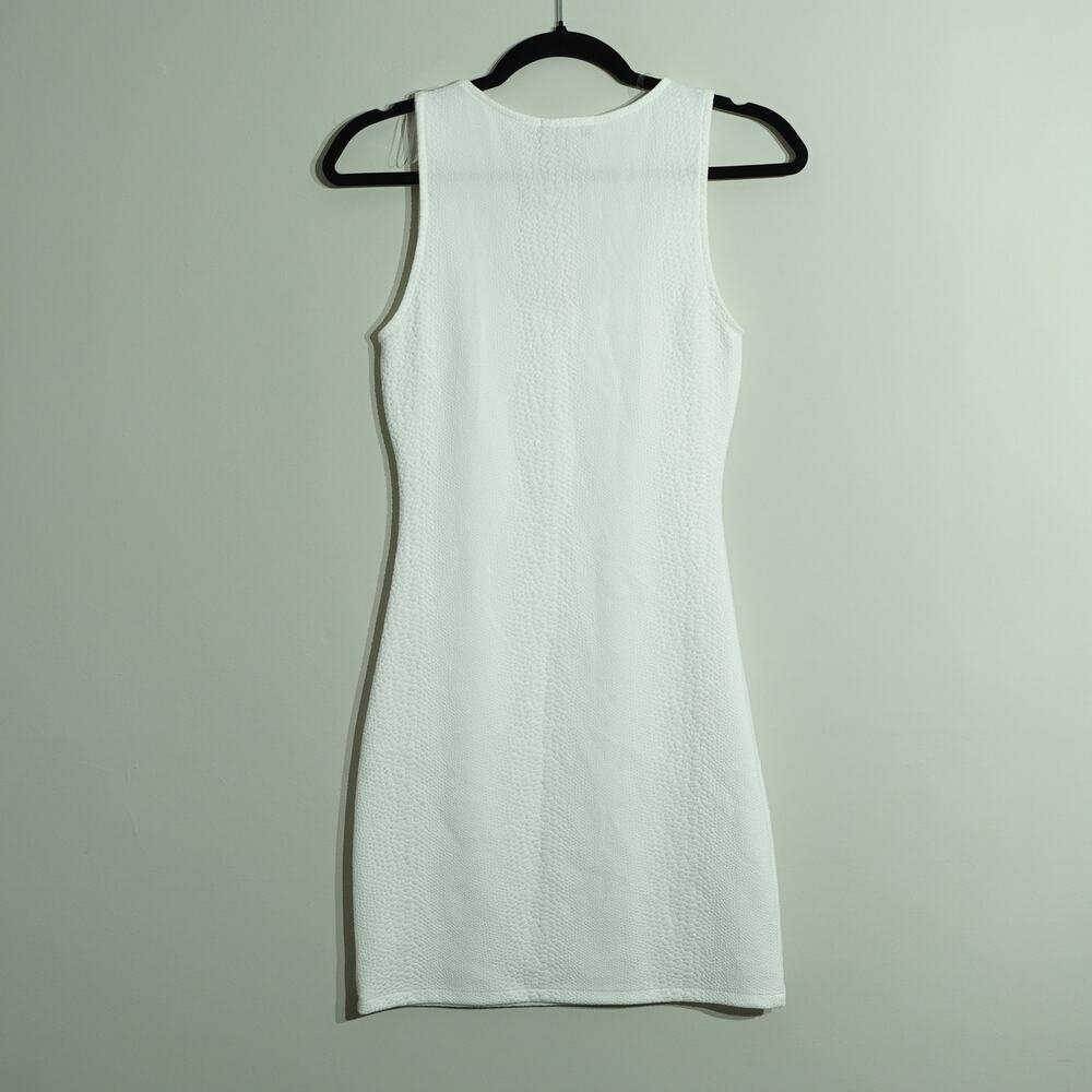 NWT AQUA Womens Sheath Dress Scoop Neck Snakeskin Textured White Size XS - Picture 9 of 9